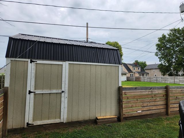 990 Woodlawn Avenue, Newark, OH 43055