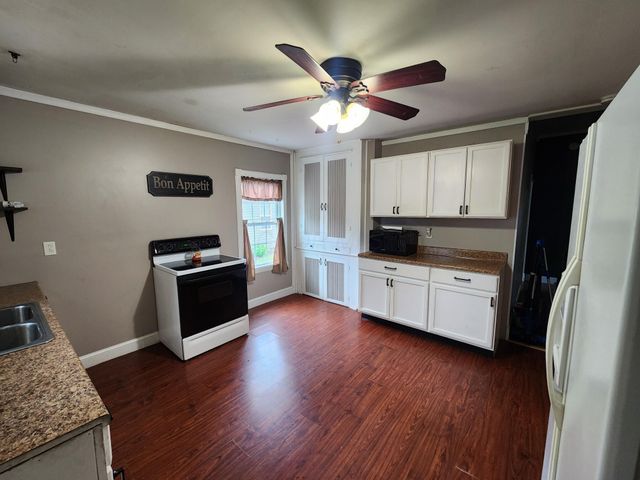 990 Woodlawn Avenue, Newark, OH 43055