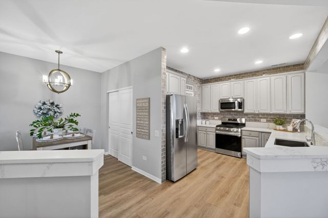 1409 Justice Court, Shorewood, IL 60404