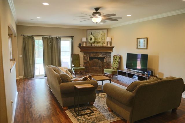 2109 Quinlan Avenue, Lowell, AR 72745