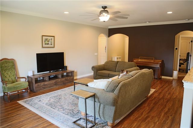 2109 Quinlan Avenue, Lowell, AR 72745