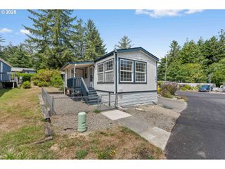 580 SHOREPINES Pl, Coos Bay, OR 97420