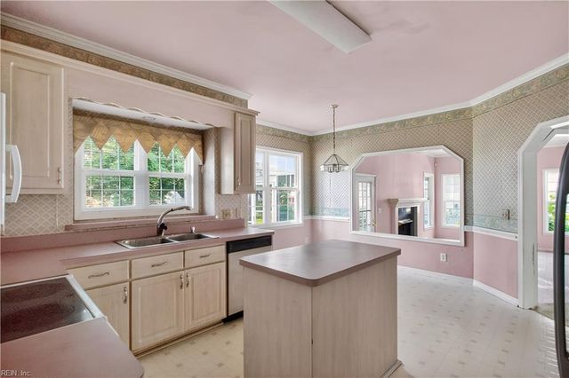 6403 Old Westham N DR, Suffolk, VA 23435