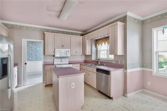 6403 Old Westham N DR, Suffolk, VA 23435
