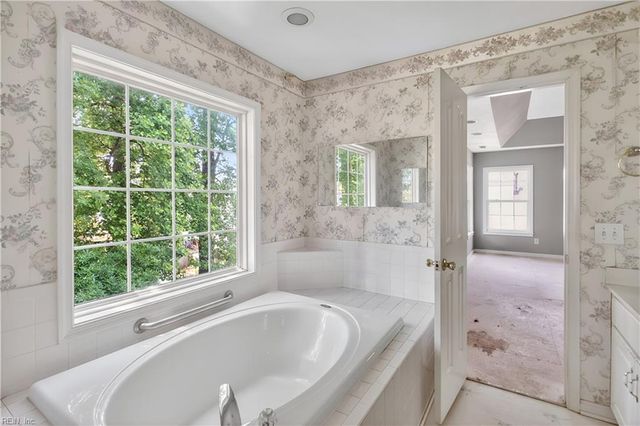 6403 Old Westham N DR, Suffolk, VA 23435