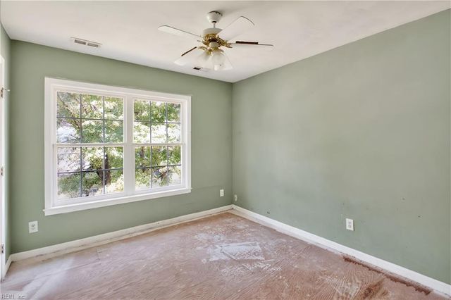 6403 Old Westham N DR, Suffolk, VA 23435