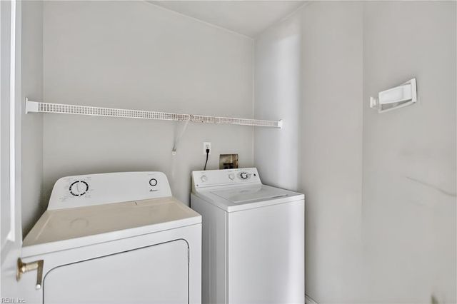 6403 Old Westham N DR, Suffolk, VA 23435