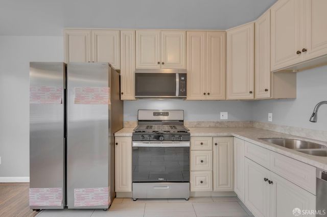 1560 Mckinnon Avenue, San Francisco, CA 94124