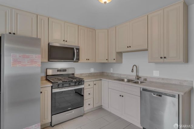 1560 Mckinnon Avenue, San Francisco, CA 94124