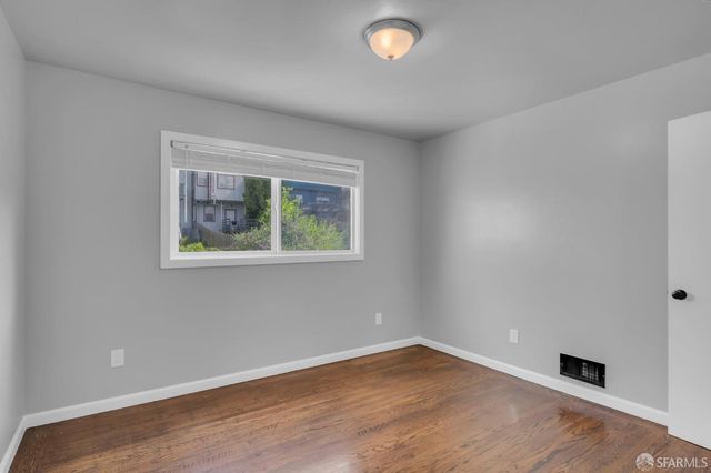 1560 Mckinnon Avenue, San Francisco, CA 94124