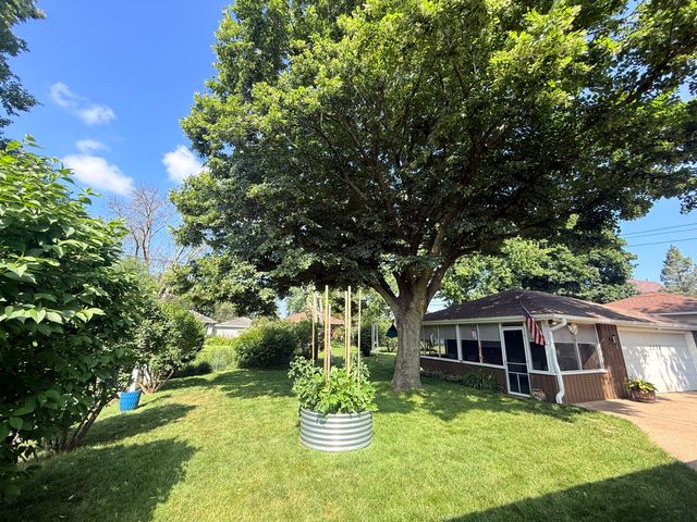 2055 English Street, Maplewood, MN 55109