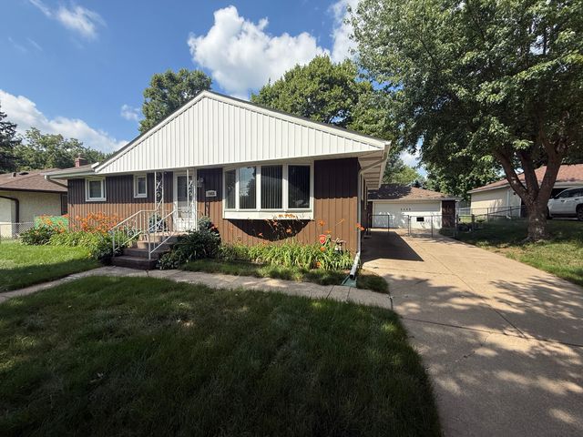 2055 English Street, Maplewood, MN 55109