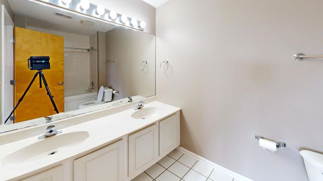 6238 26th Street 504, Berwyn, IL 60402
