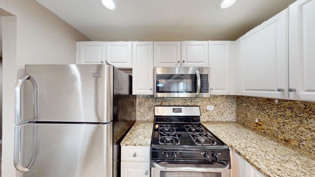 6238 26th Street 504, Berwyn, IL 60402