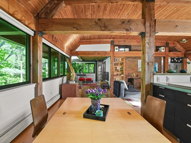 125 Redrock Dr Apt 302, Burlington, VT 05401