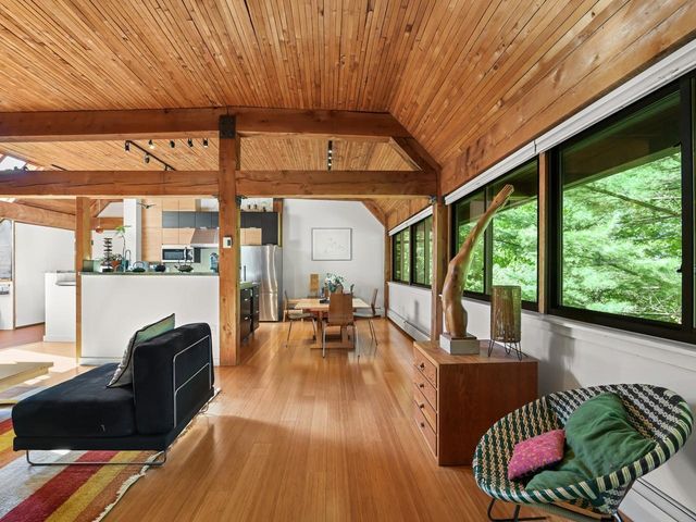 125 Redrock Dr Apt 302, Burlington, VT 05401
