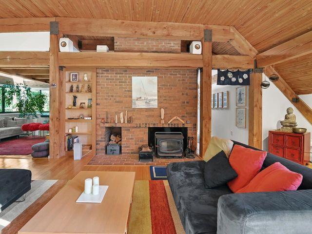 125 Redrock Dr Apt 302, Burlington, VT 05401