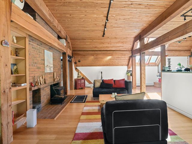 125 Redrock Dr Apt 302, Burlington, VT 05401