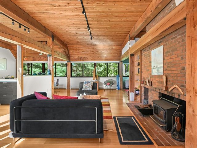 125 Redrock Dr Apt 302, Burlington, VT 05401