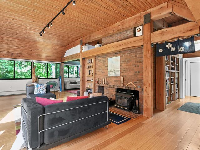 125 Redrock Dr Apt 302, Burlington, VT 05401
