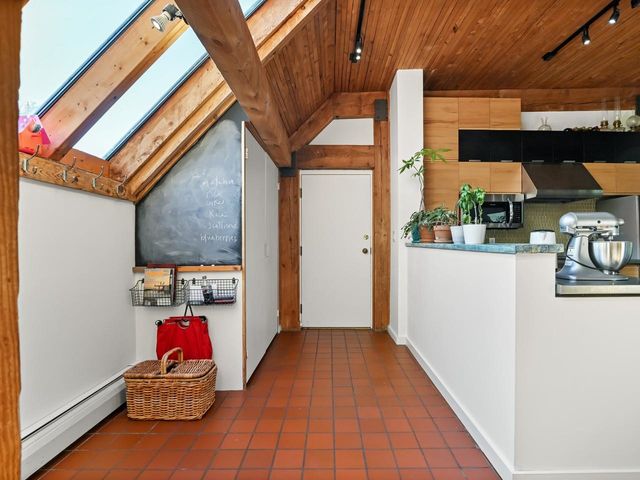 125 Redrock Dr Apt 302, Burlington, VT 05401