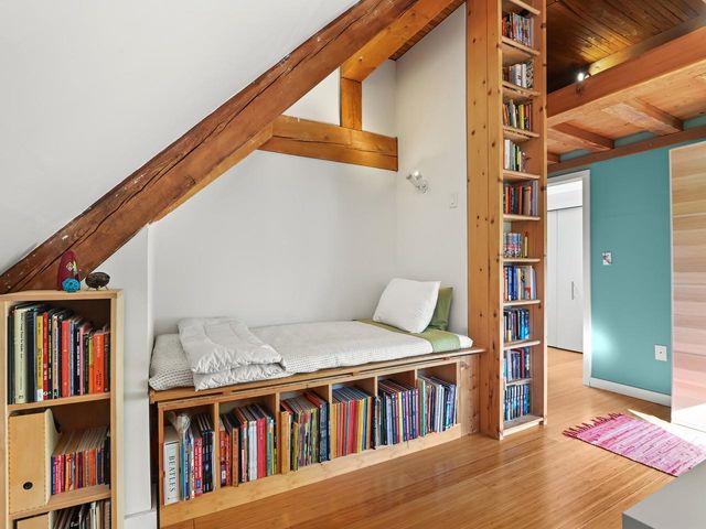 125 Redrock Dr Apt 302, Burlington, VT 05401