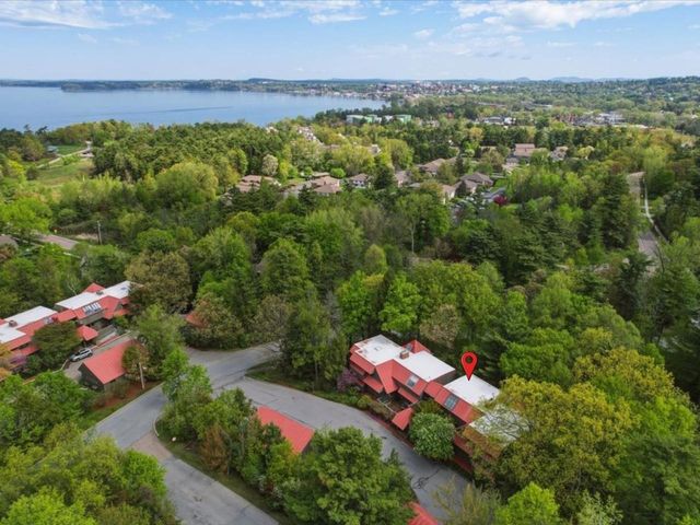 125 Redrock Dr Apt 302, Burlington, VT 05401