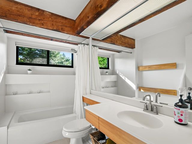 125 Redrock Dr Apt 302, Burlington, VT 05401