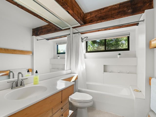 125 Redrock Dr Apt 302, Burlington, VT 05401