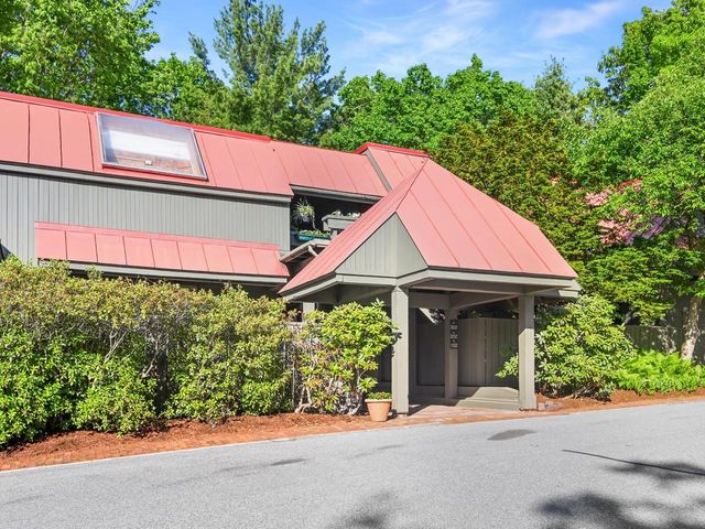 125 Redrock Dr Apt 302, Burlington, VT 05401