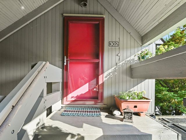 125 Redrock Dr Apt 302, Burlington, VT 05401