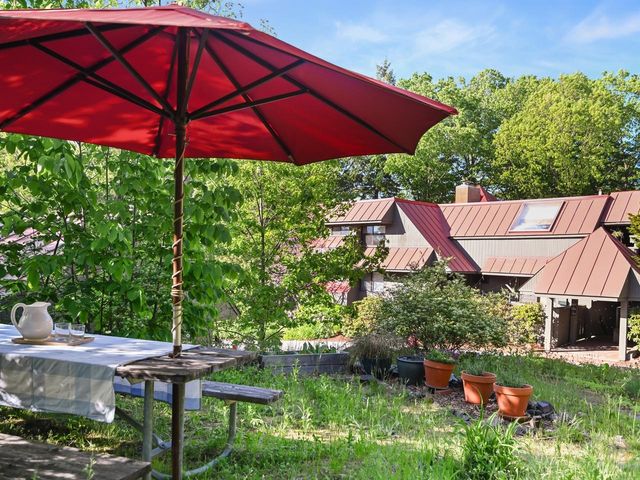 125 Redrock Dr Apt 302, Burlington, VT 05401