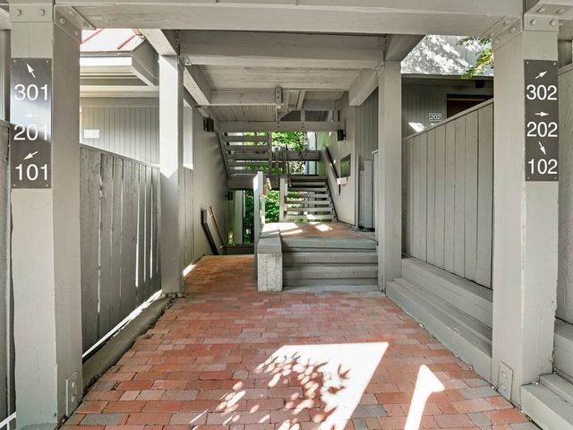 125 Redrock Dr Apt 302, Burlington, VT 05401