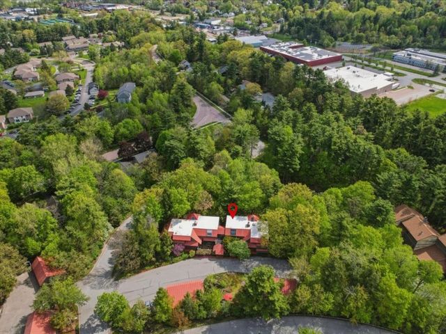 125 Redrock Dr Apt 302, Burlington, VT 05401