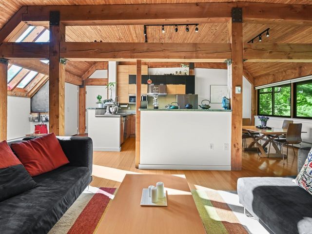 125 Redrock Dr Apt 302, Burlington, VT 05401