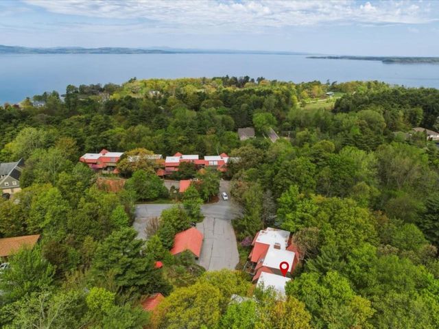 125 Redrock Dr Apt 302, Burlington, VT 05401