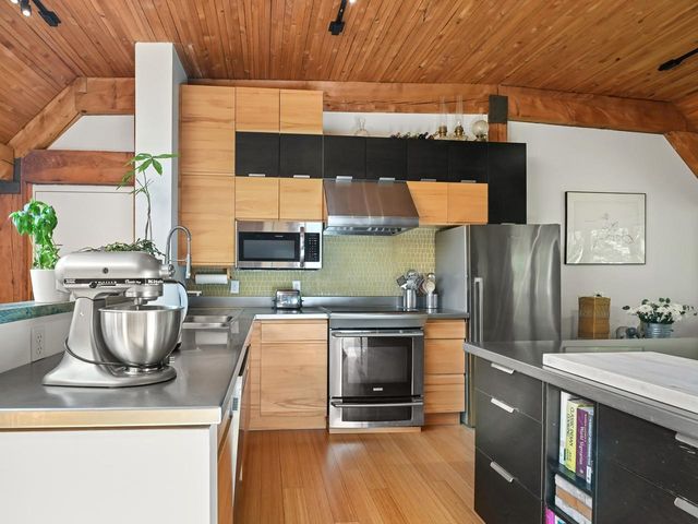 125 Redrock Dr Apt 302, Burlington, VT 05401