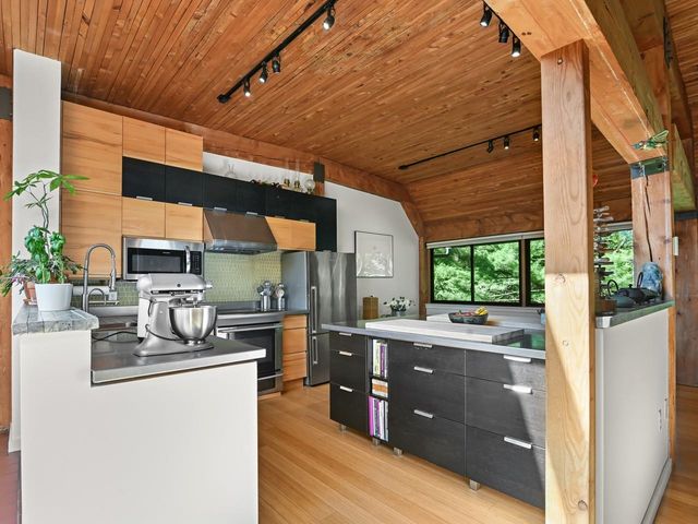 125 Redrock Dr Apt 302, Burlington, VT 05401