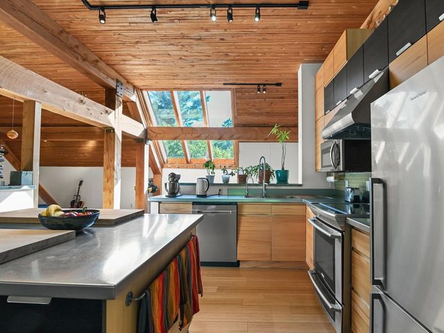 125 Redrock Dr Apt 302, Burlington, VT 05401