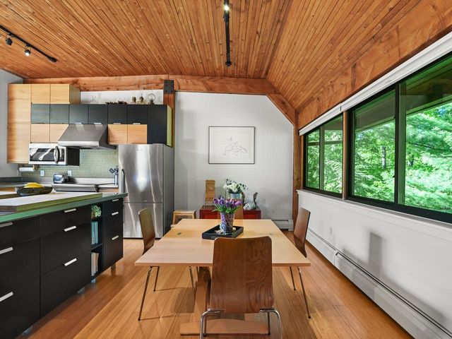 125 Redrock Dr Apt 302, Burlington, VT 05401
