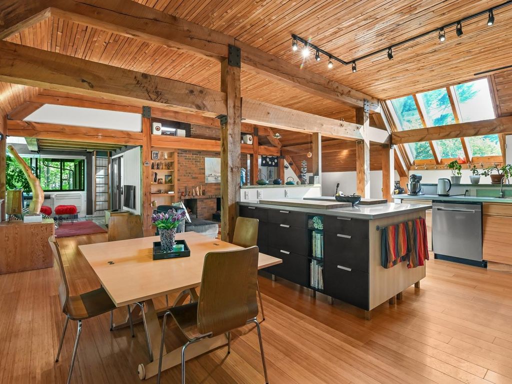 125 Redrock Dr Apt 302, Burlington, VT 05401