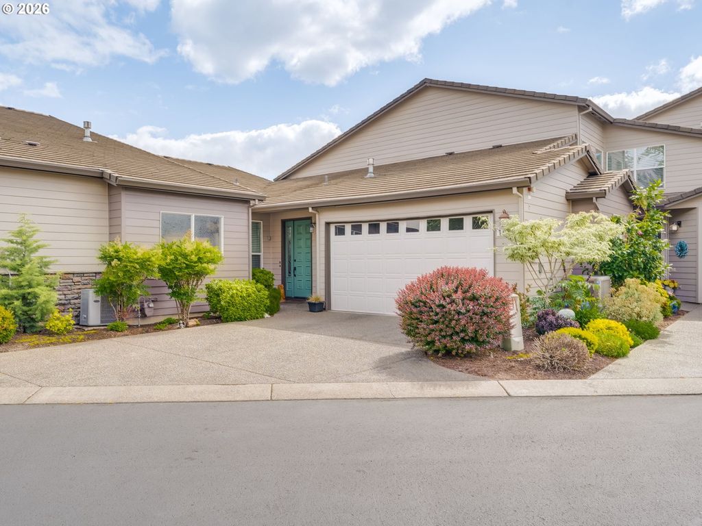 Image 1 of property listing at 1336 Nw OAKMONT Ct, Mc Minnville, OR 97128