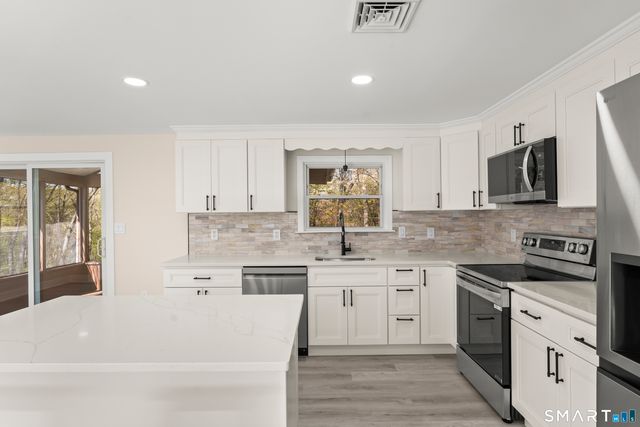 30 Patricia Court, Ledyard, CT 06335