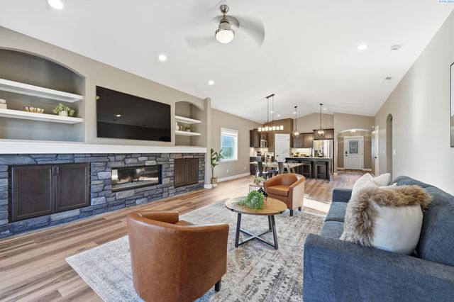 2624 Eaglewatch Loop, Richland, WA 99354