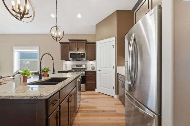 2624 Eaglewatch Loop, Richland, WA 99354