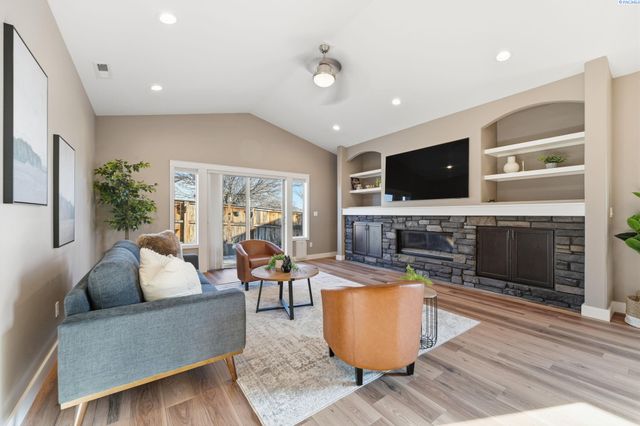 2624 Eaglewatch Loop, Richland, WA 99354