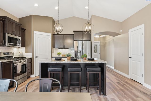 2624 Eaglewatch Loop, Richland, WA 99354