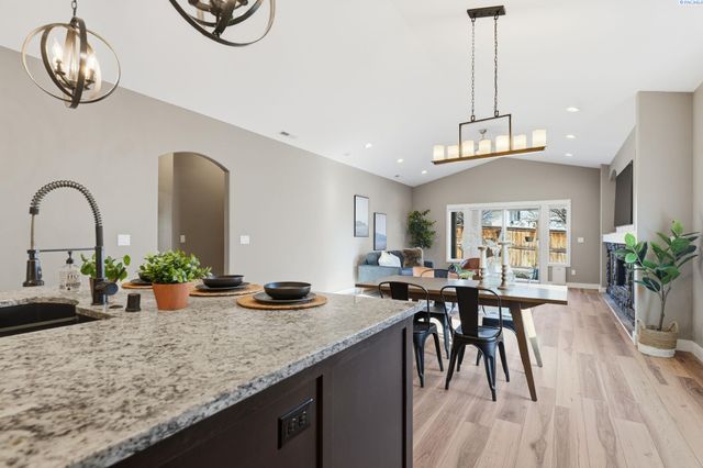 2624 Eaglewatch Loop, Richland, WA 99354