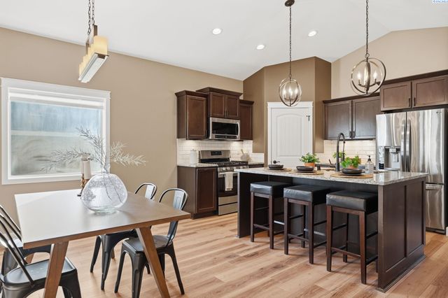 2624 Eaglewatch Loop, Richland, WA 99354