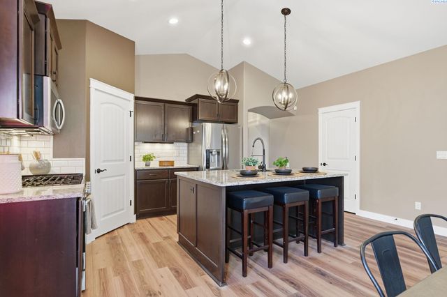 2624 Eaglewatch Loop, Richland, WA 99354